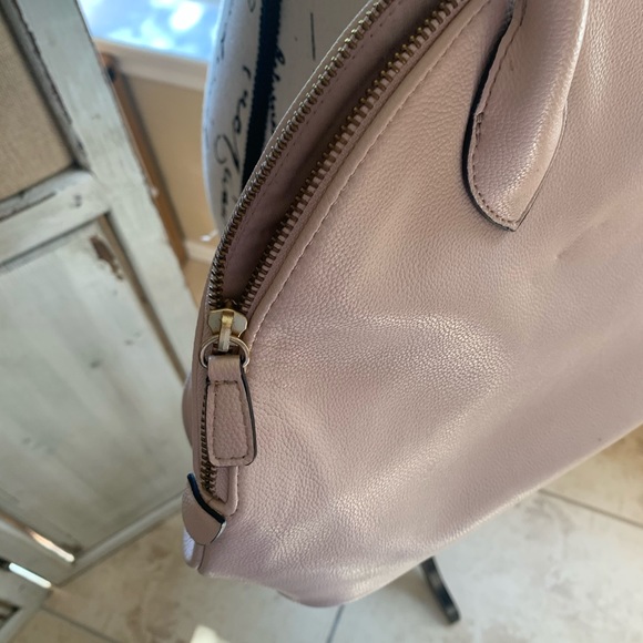 Express blush color shoulder bag . 3 inside pockets , one outside . Great shape - Picture 3 of 8